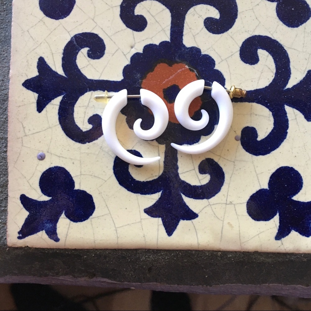 White spiral fake gauges